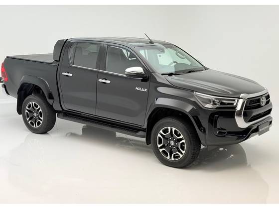 TOYOTA HILUX 2.8 D-4D TURBO DIESEL CD SRX PLUS 4X4 AUTOMÁTICO TOYOTA HILUX 2.8 D-4D TURBO DIESEL CD SRX PLUS 4X4 AUTOMÁTICO